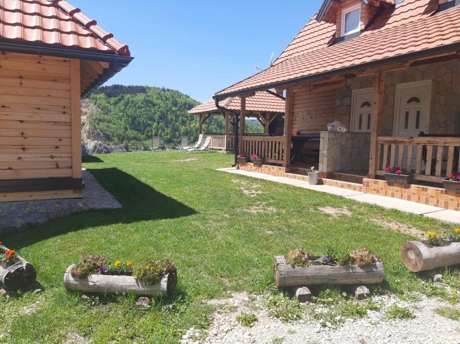 Draganovi Konaci Apartment Zaovine